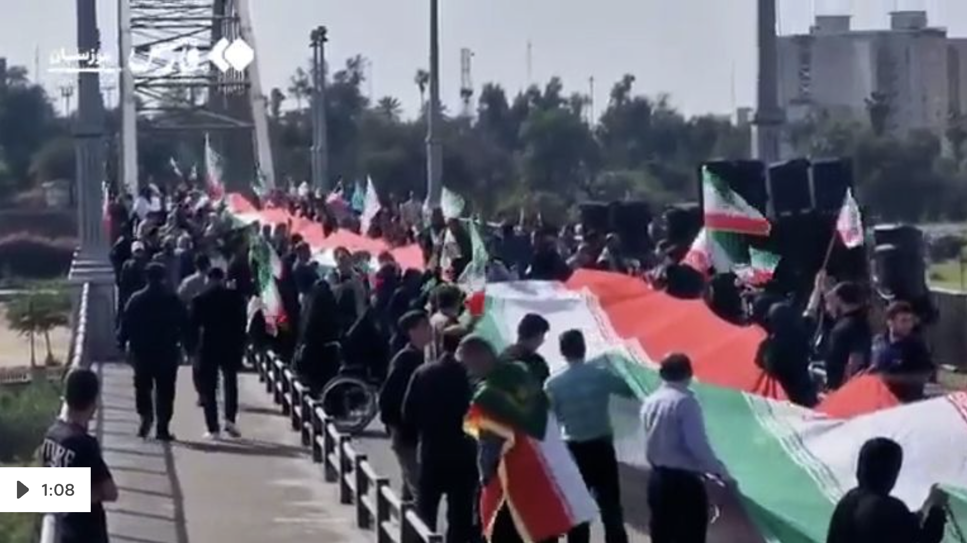 People form human chains around power plants in Iran